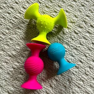 pipSquigz rattle suction cups